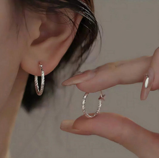 Women's Dainty Twist Hoop Earrings