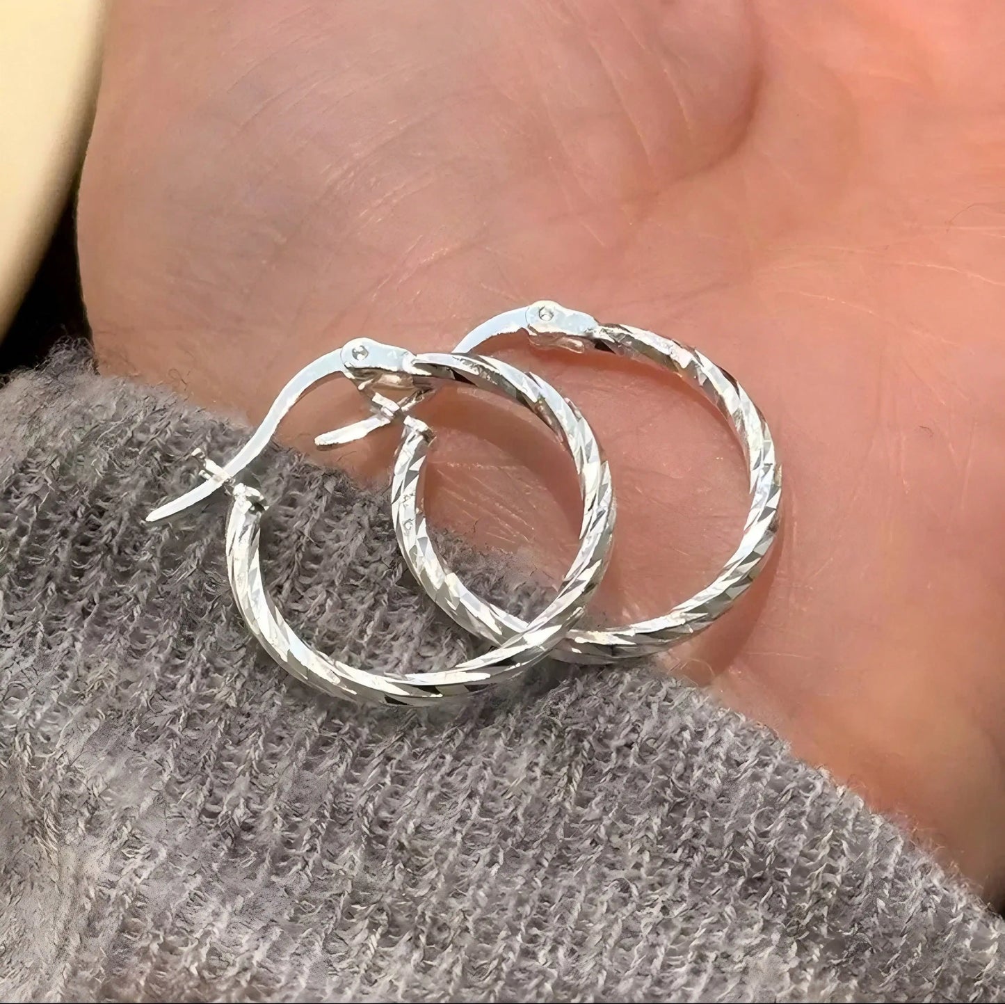Women's Dainty Twist Hoop Earrings